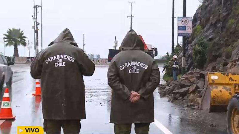 T13 - Carabineros se encuentra trabajando en lugar afectado de Valparaíso