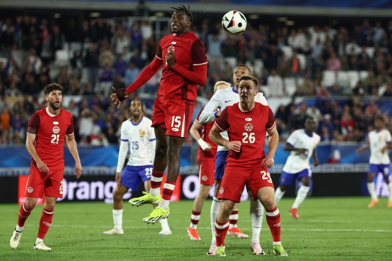 AFP - Hinchas argentinos dejaron mensajes racistas a jugador canadiense