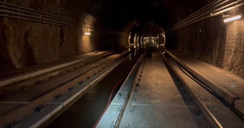 Agua en las vías de Metro