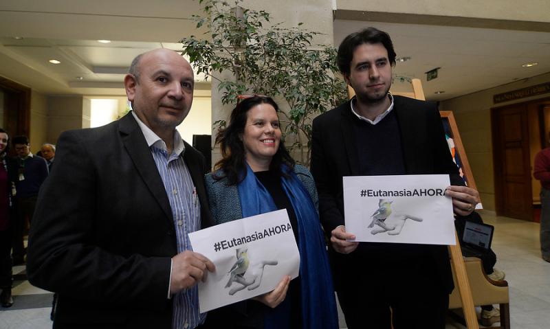 Agencia Uno - Mirosevic presenta propuesta por eutanasia en Chile