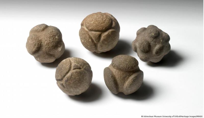 Bolas de piedras neolíticas de Escocia - Cinco objetos extraños siguen desconcertando a arqueólogos