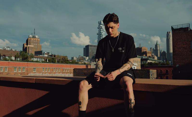 El nuevo look de Peso Pluma - Instagram