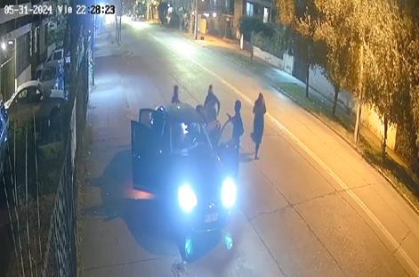 Captura de cámaras de seguridad - Robo a mujer en Ñuñoa