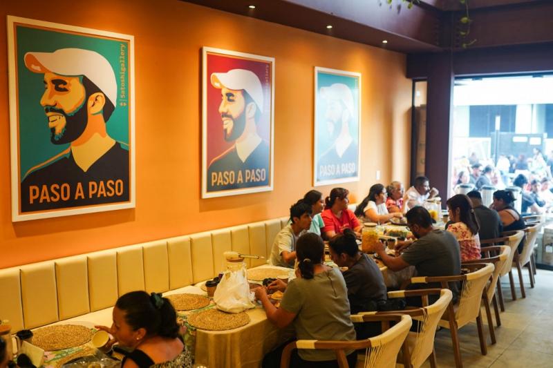 "Café de mi finca, gratis": Bukele hace 'marketing' en redes sociales