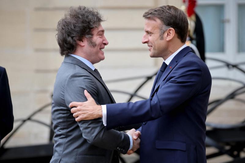Macron recibe a Milei en Francia tras polémica sobre cánticos racistas