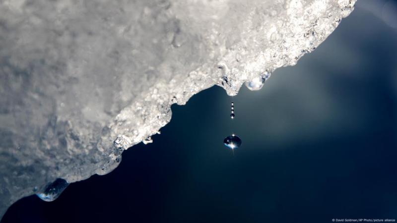 Deutsche Welle - Deshielo de un iceberg en Groenlandia. Duración del día en la Tierra.