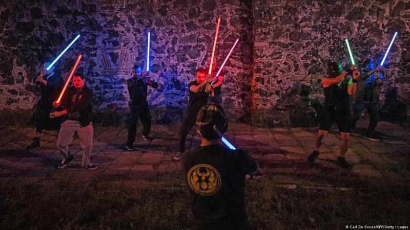 Deutsche Welle - Los estudiantes se preparan para convertirse en un "maestro jedi".
