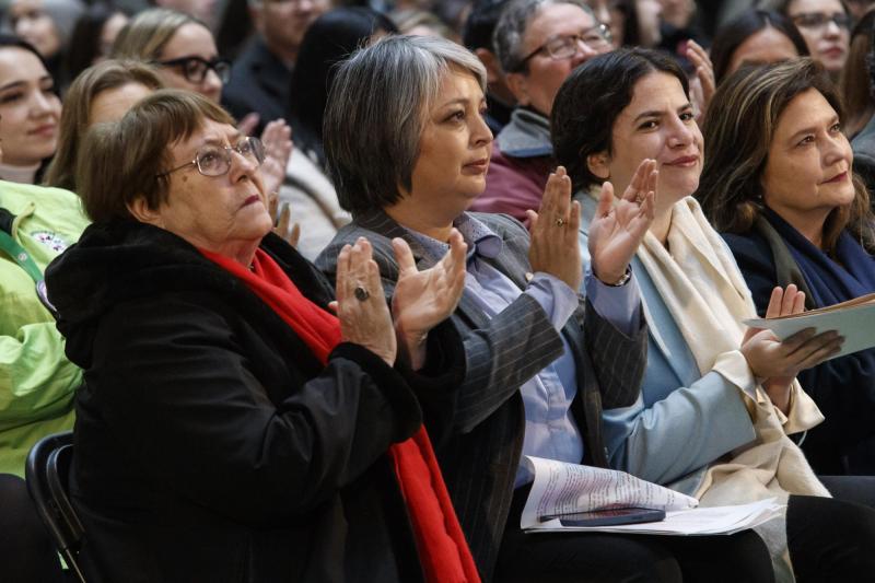 Autoridades en presentación de proyecto que busca disminuir brecha salarial - Agencia Uno