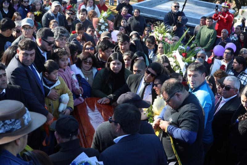 ATON - En Copielemu se realizó este domingo el funeral de Daniela Olate