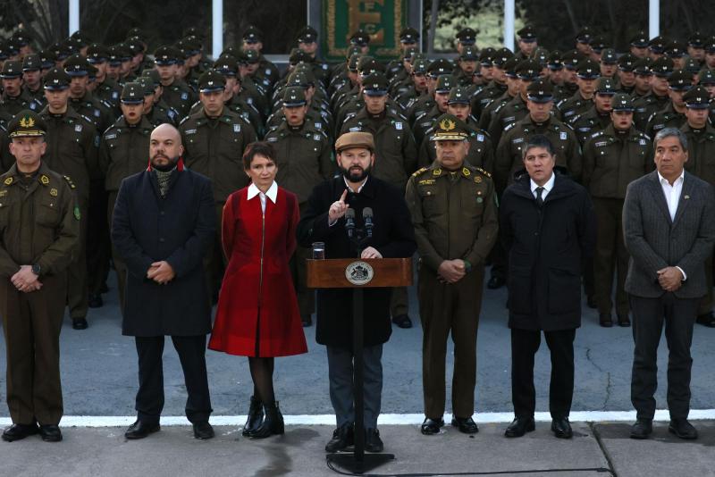 Ministra Carolina Tohá junto al Presidente Gabriel Boric - Aton
