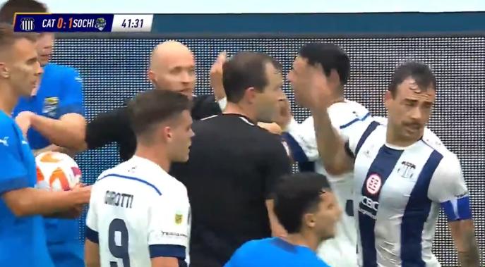 Matía Catalán intentó detener el encontrón - Créditos: Captura