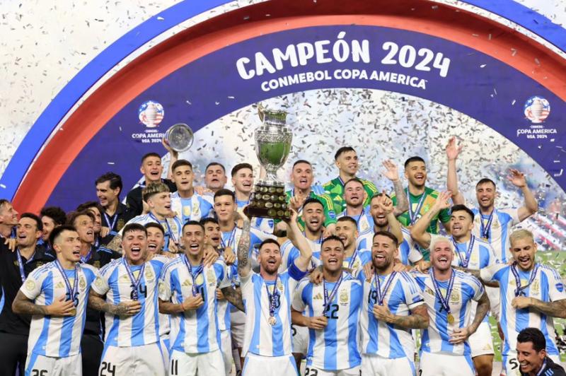 Selección Argentina celebrando la obtención de la Copa América - Créditos: @afaseleccion
