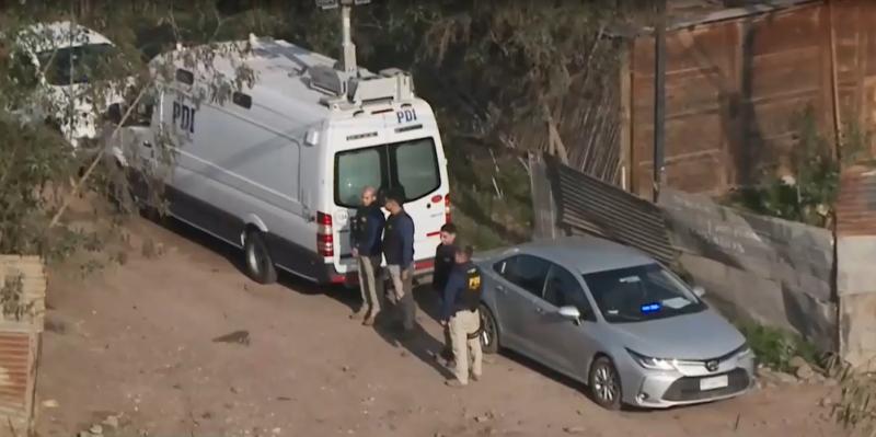 Canal 13 - Demuelen tres casas de cautiverio que se encontraban en una toma en Talagante