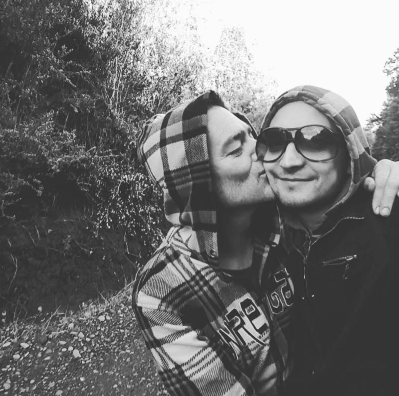 Michael Rowe y Sebastían Álvarez conocido como "Mente Enferma", Instagram.