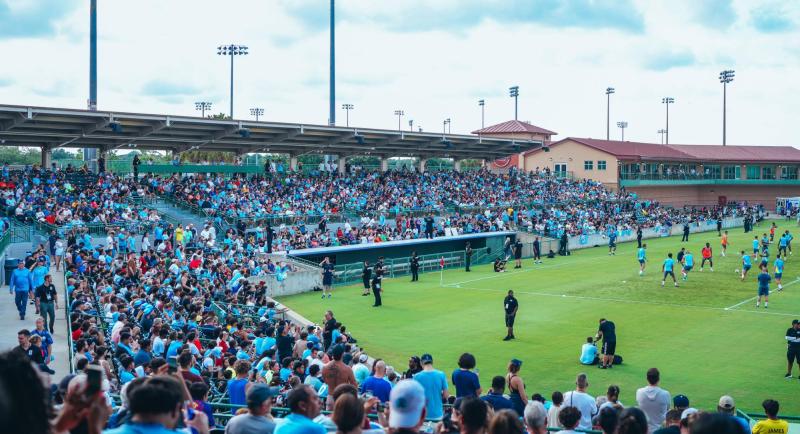 @ManCityES - Manchester City entrenando en Orlando por el Soccer Champions Tour