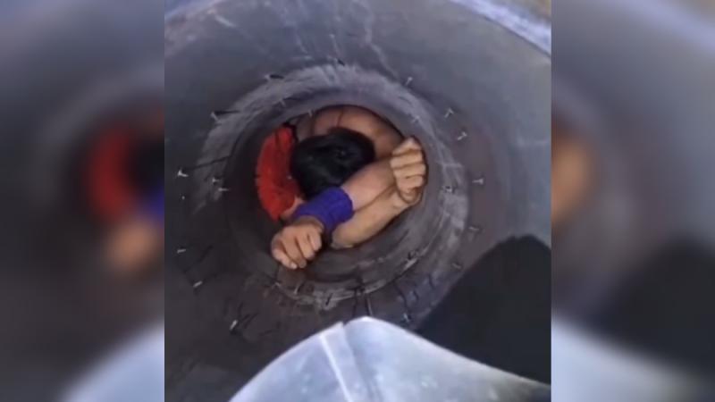 Gentileza - Ladrón terminó atrapado en un ducto y suplicando por ayuda