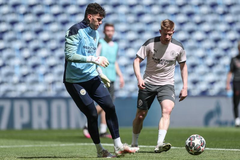 Kevin de Bruyne y Ederson en Manchester City. Crédito: Man City.