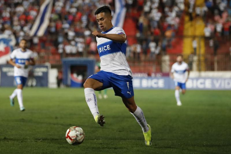 Alexander Aravena está a detalles de dejar la UC - Crédito: Photosport