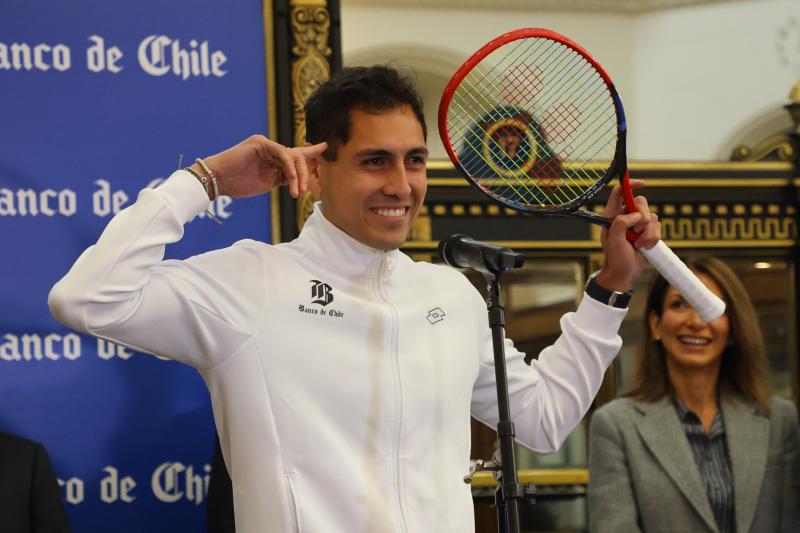Alejandro Tabilo celebra la baja de Jannik Sinner - Créditos: Photosport