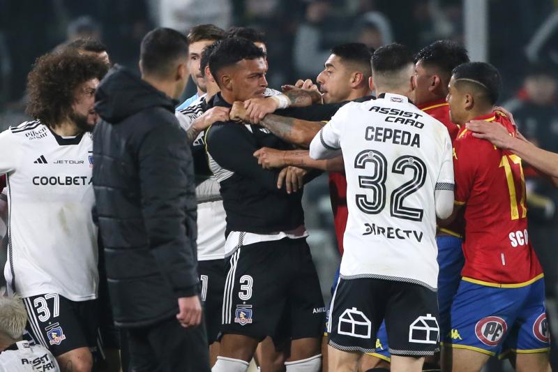 Pelea entre Colo Colo y Unión Española. Crédito: Photosport.