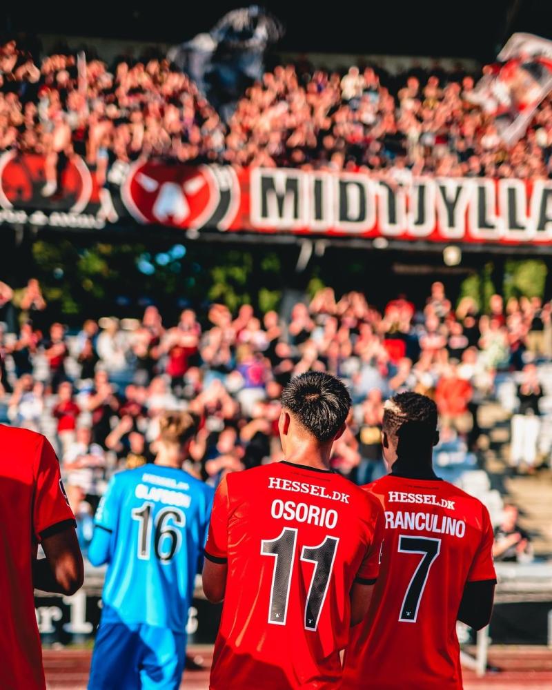 Darío Osorio junto a Franculino - Créditos: @fcmidtjylland