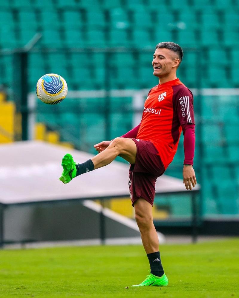 La llegada de Charles Aránguiz a U de Chile se complica - Crédito: Instagram @scinternacional