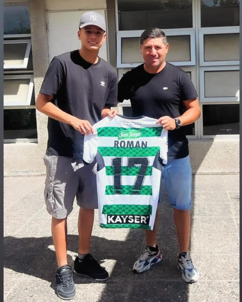 Iván Román junto al entrenador Jorge Muñoz - Créditos: Foto Cedida