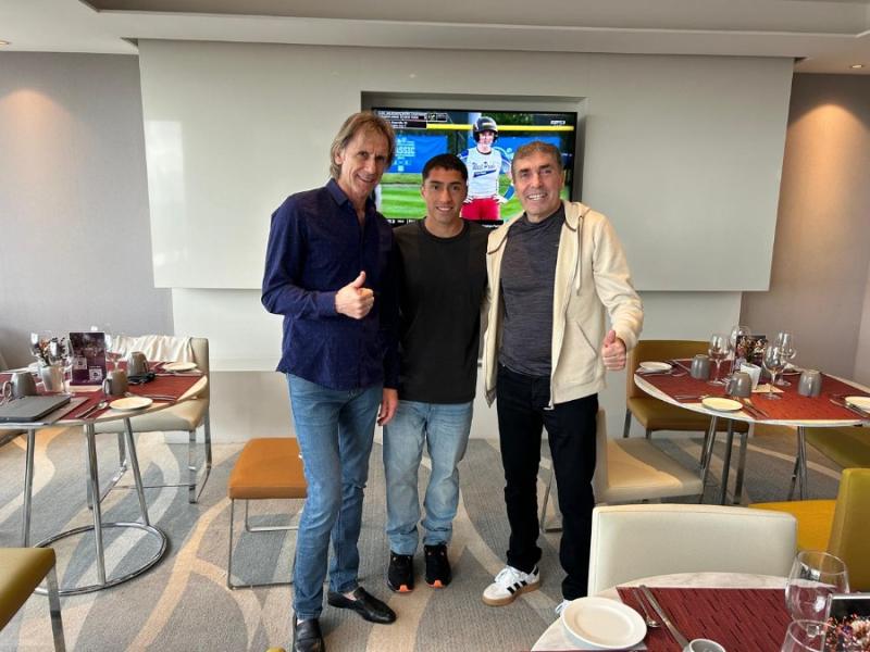 Ricardo Gareca junto a Luciano Cabral en México - Créditos: ANFP