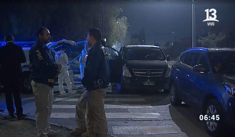 Desde un automóvil en movimiento: Dos hombres y una mujer fueron baleados en una feria libre de San Bernardo