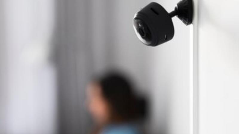 Acusan a Airbnb de permitir grabar a los huéspedes - freepik