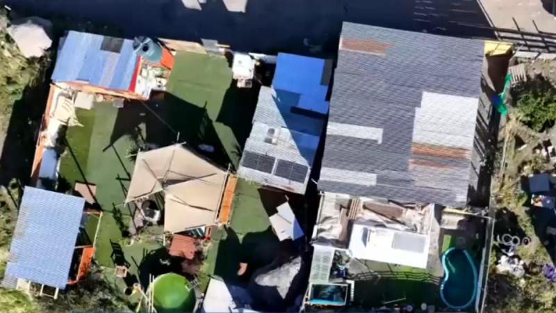 Presidenta de Junta de Vecinos tenía piscina y jacuzzi en toma “de lujo” - T13