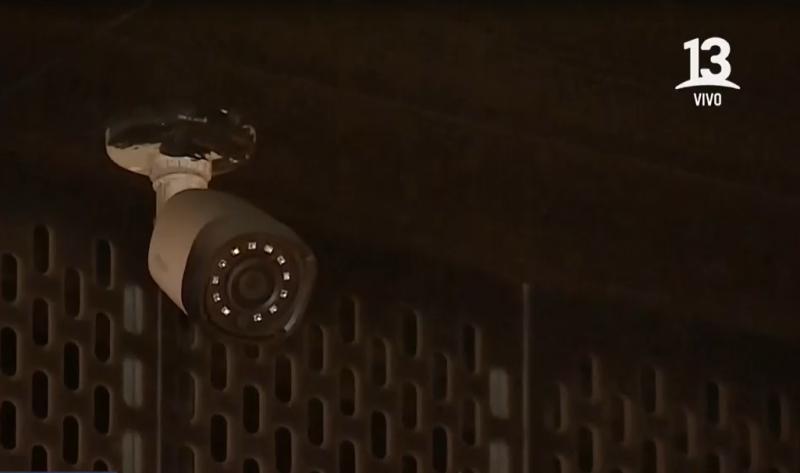 Dispararon más de 10 veces: Desconocidos roban sueldos de trabajadores de minimarket en Maipú