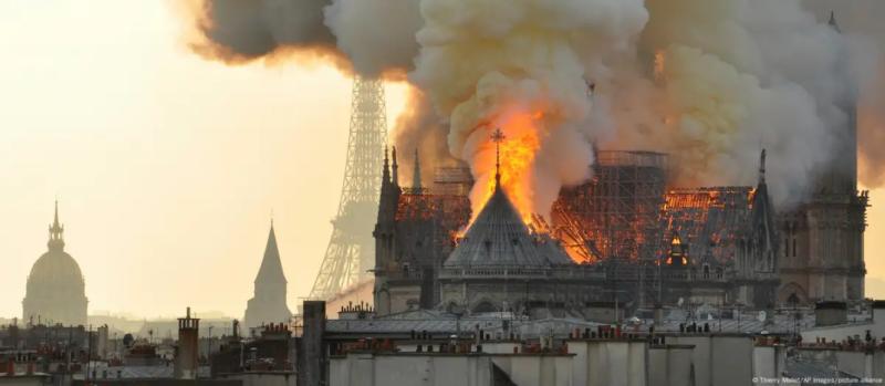 Deutsche Welle - El 15 de abril de 2019, un incendio espectacular devastó la catedral y la aguja de la catedral de Notre Dame, en París