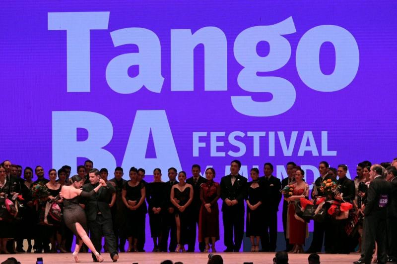 Dos parejas argentinas ganan el Mundial de Tango en Buenos Aires