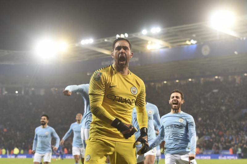 Claudio Bravo o Dibu Martínez: La IA elige qué carrera es mejor