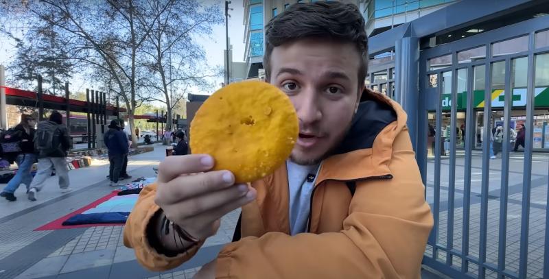 YouTube/FOGONIX - Cómo sobrevivir con 5.000 pesos un día en Santiago