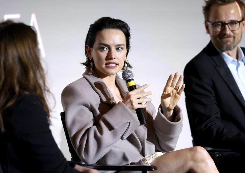 ¿En qué consiste?: Daisy Ridley revela que tiene enfermedad de Graves