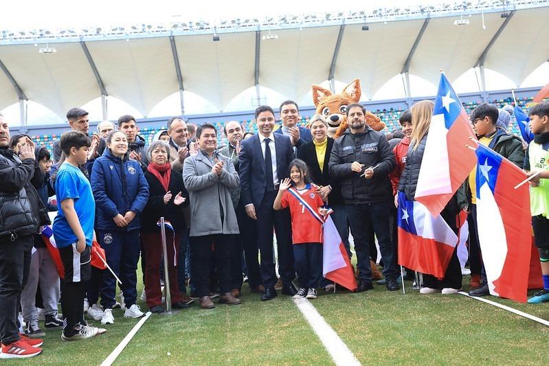 Rodolfo Carter en la inauguración del estadio Bicentenario de La Florida. Crédito: La Florida.