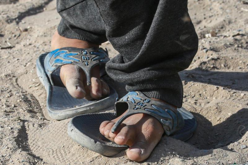 Niños no tienen zapatos en Gaza