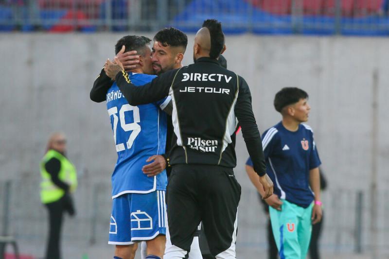 Aránguiz, Isla y Vidal en el Superclásico 1 - Créditos: Photosport