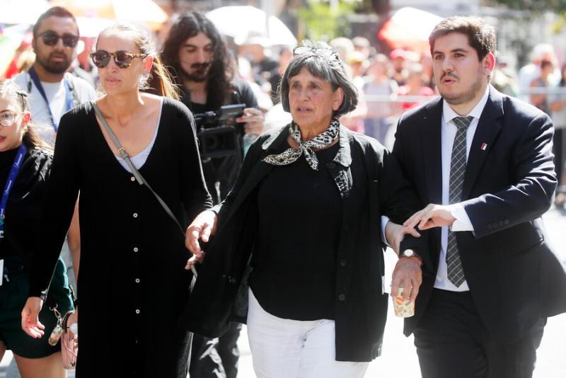 Magdalena Piñera en el funeral de su hermano