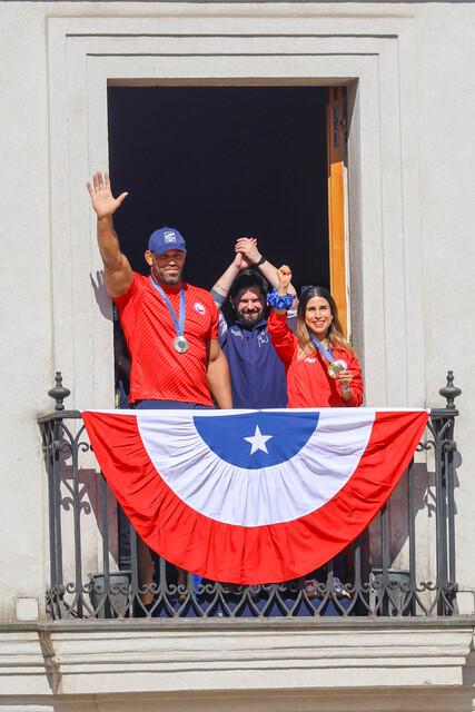 Francisca Crovetto y Yasmani Acosta en La Moneda - Créditos: Photosport