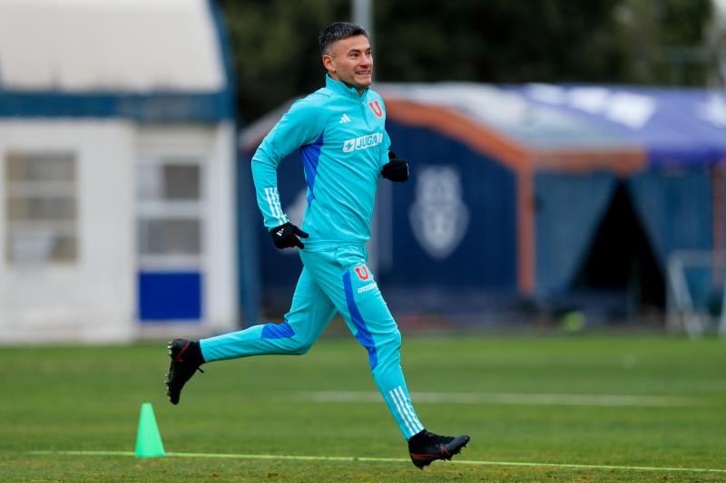 Charles Aránguiz espera definir el número que utilizará en U de Chile - Créditos: Comunicaciones Universidad de Chile