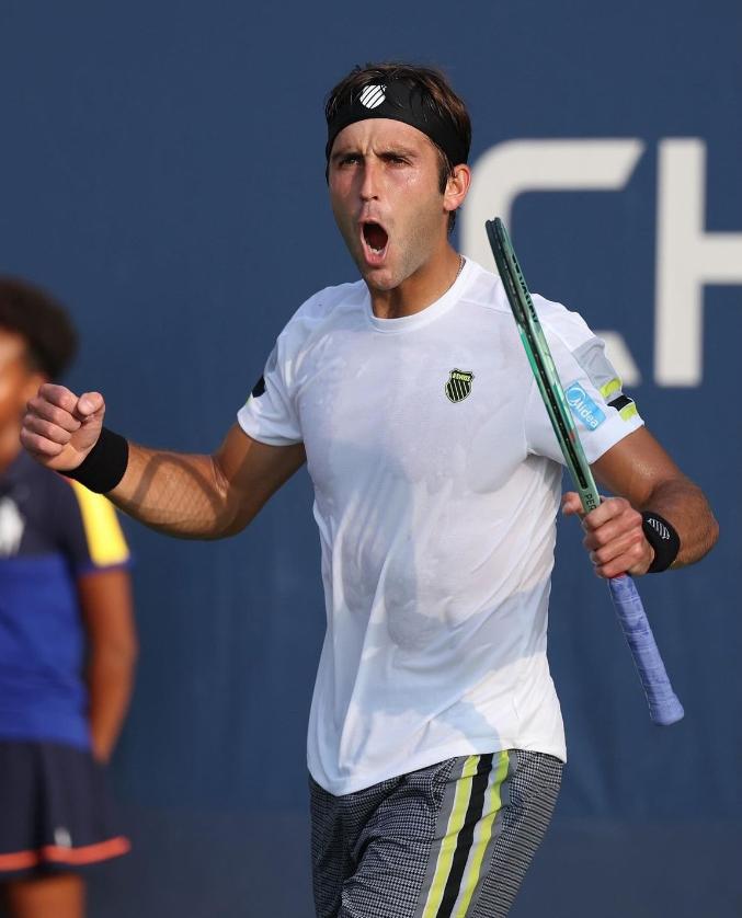 Tomás Etcheverry se quedó con el duelo de argentinos en el US Open - Créditos: @AATenis