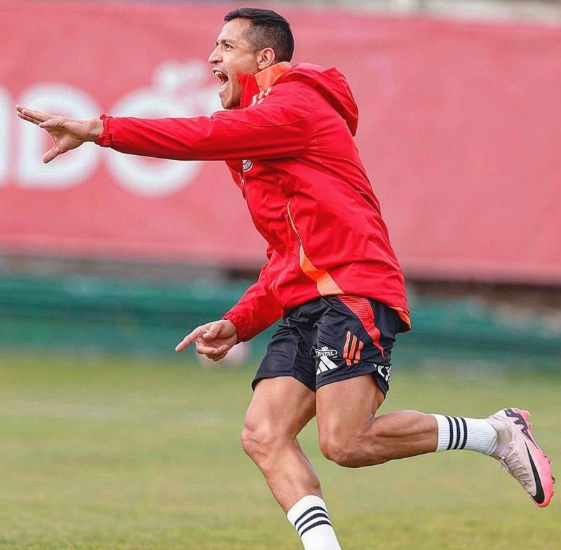 Alexis Sánchez entrenando en Juan Pinto Durán - Créditos: Instagram