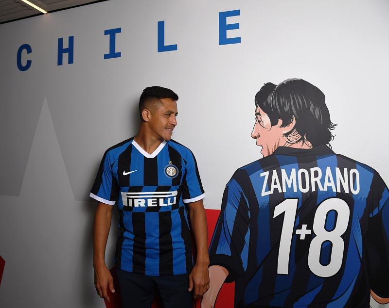 Presentación de Alexis Sánchez (archivo) - Iván Zamorano es recordado en Inter de Milán con el '1+8'