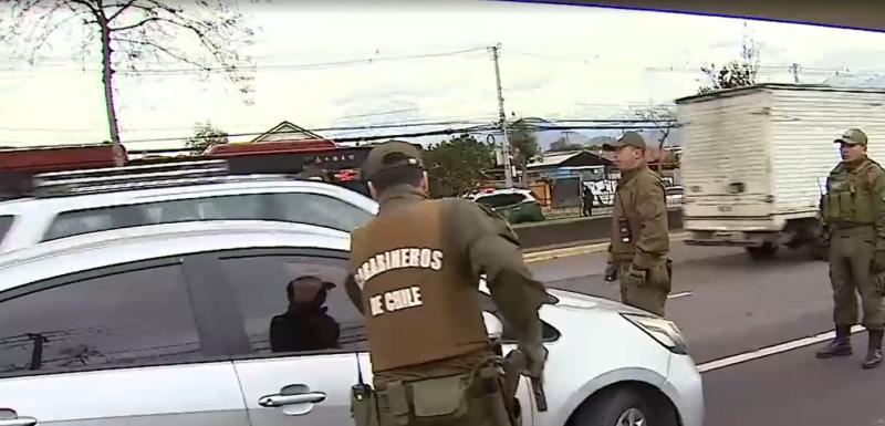 Canal 13 - Carabinero logró frenar escape exhibiendo su arma