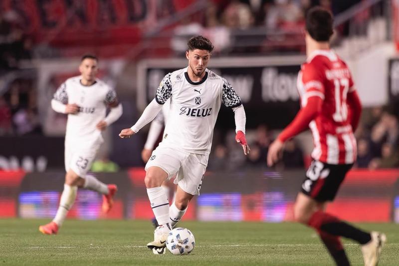 Felipe Loyola en Independiente. Crédito CAI.