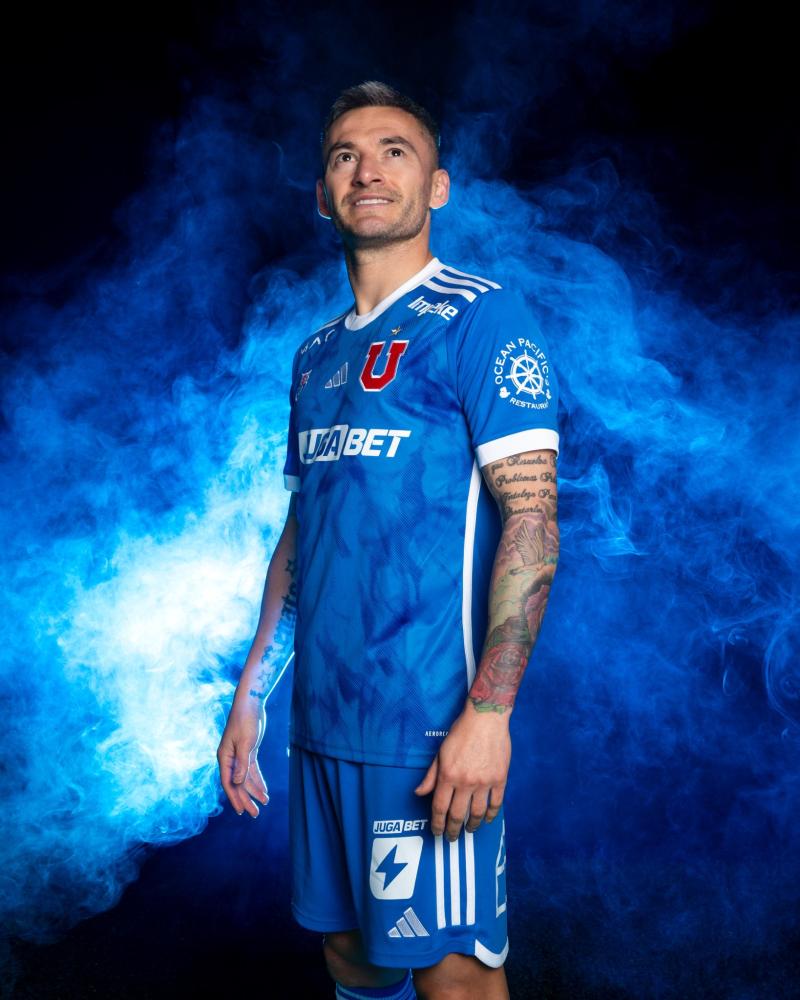 Charles Aránguiz fue el fichaje estrella de Universidad de Chile - Créditos: Prensa Universidad de Chile