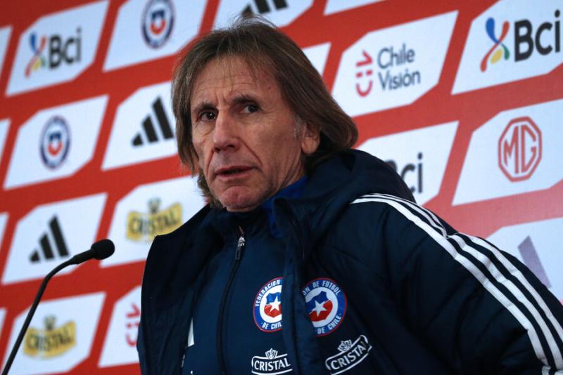Ricardo Gareca habló con Claudio Bravo - Créditos: Photosport